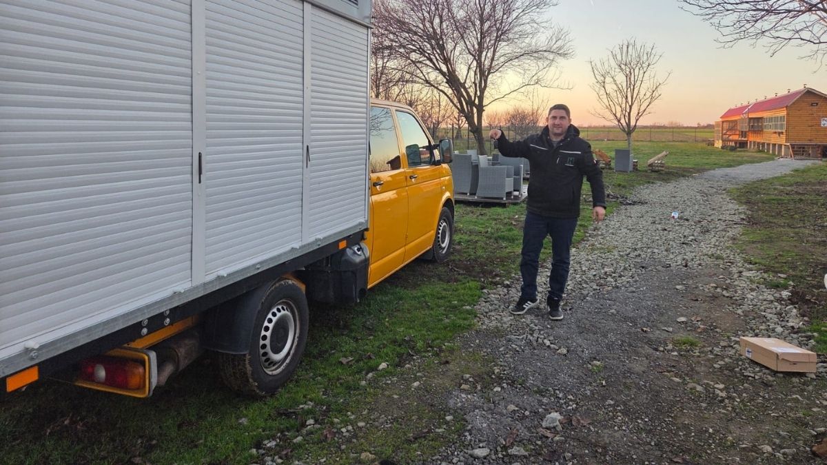 Derby As Croatia Racing Pigeon Transporter