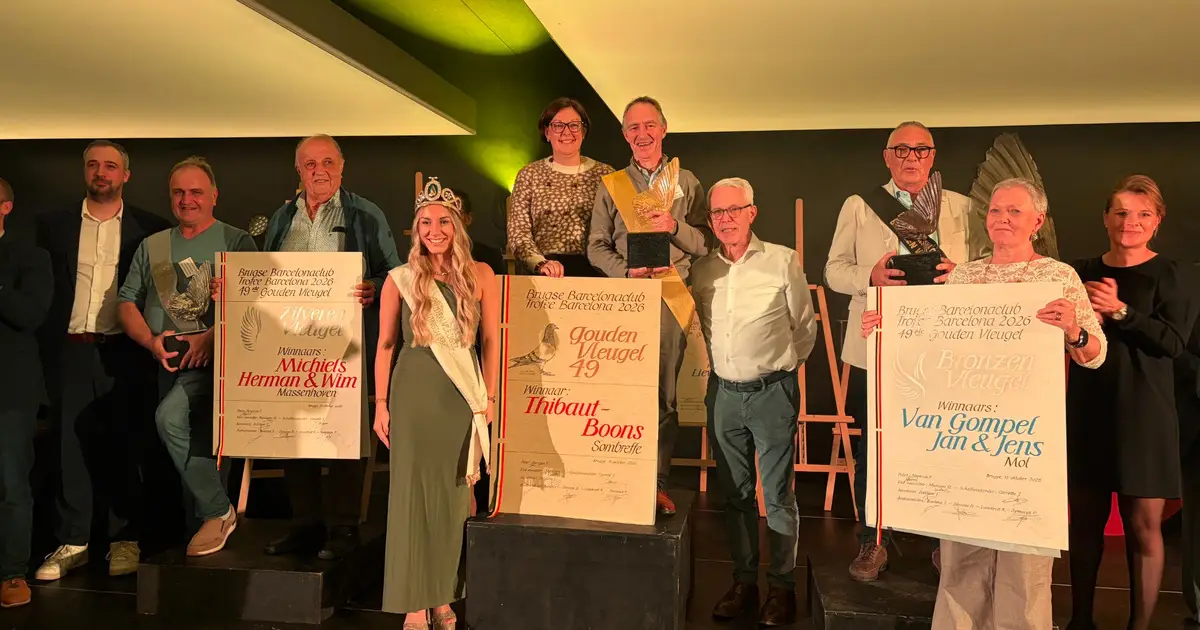 Golden Wing 2026, Silver and Bronze Wing award recipients pose with trophies and certificates at the Brugse Barcelona Club celebration